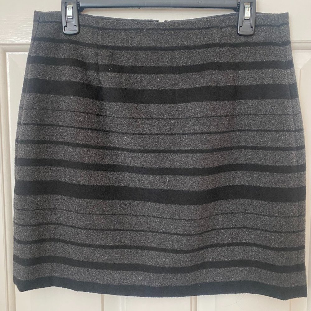 Banana Republic Wool Pencil Skirt_Size 8